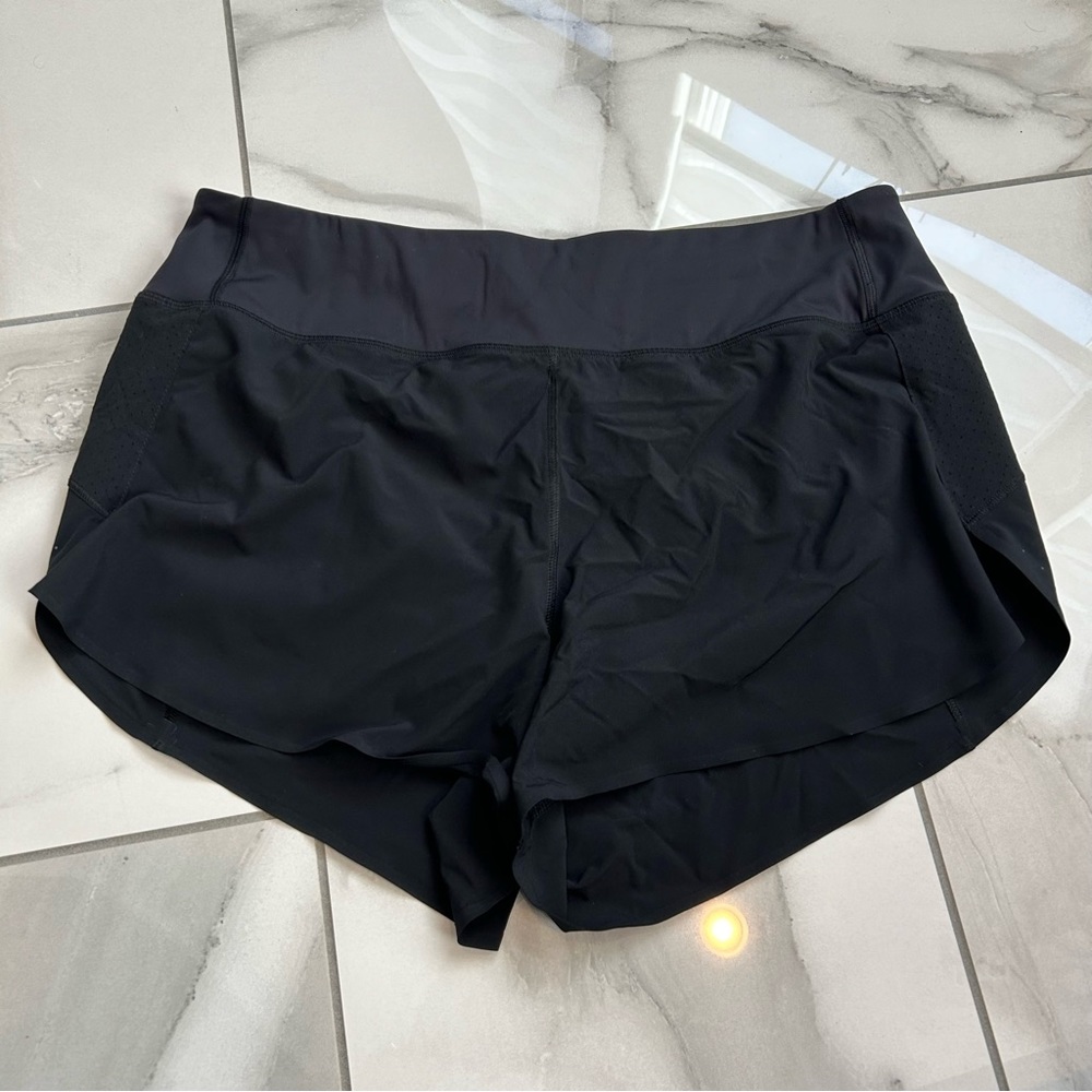 Athleta black run with it 3.5” short size large great condition